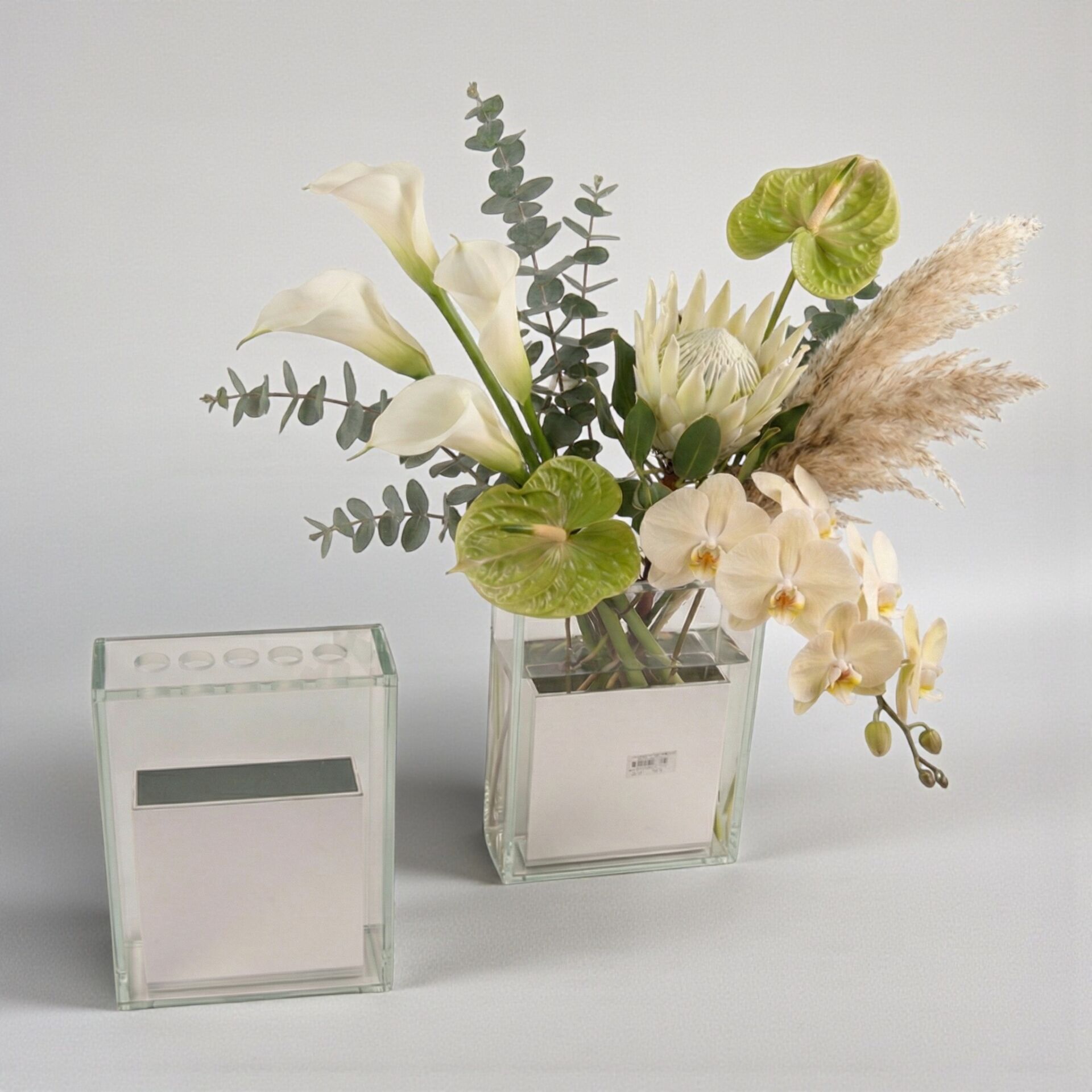 Metal Detaylı Cam Vazo 19x25cm