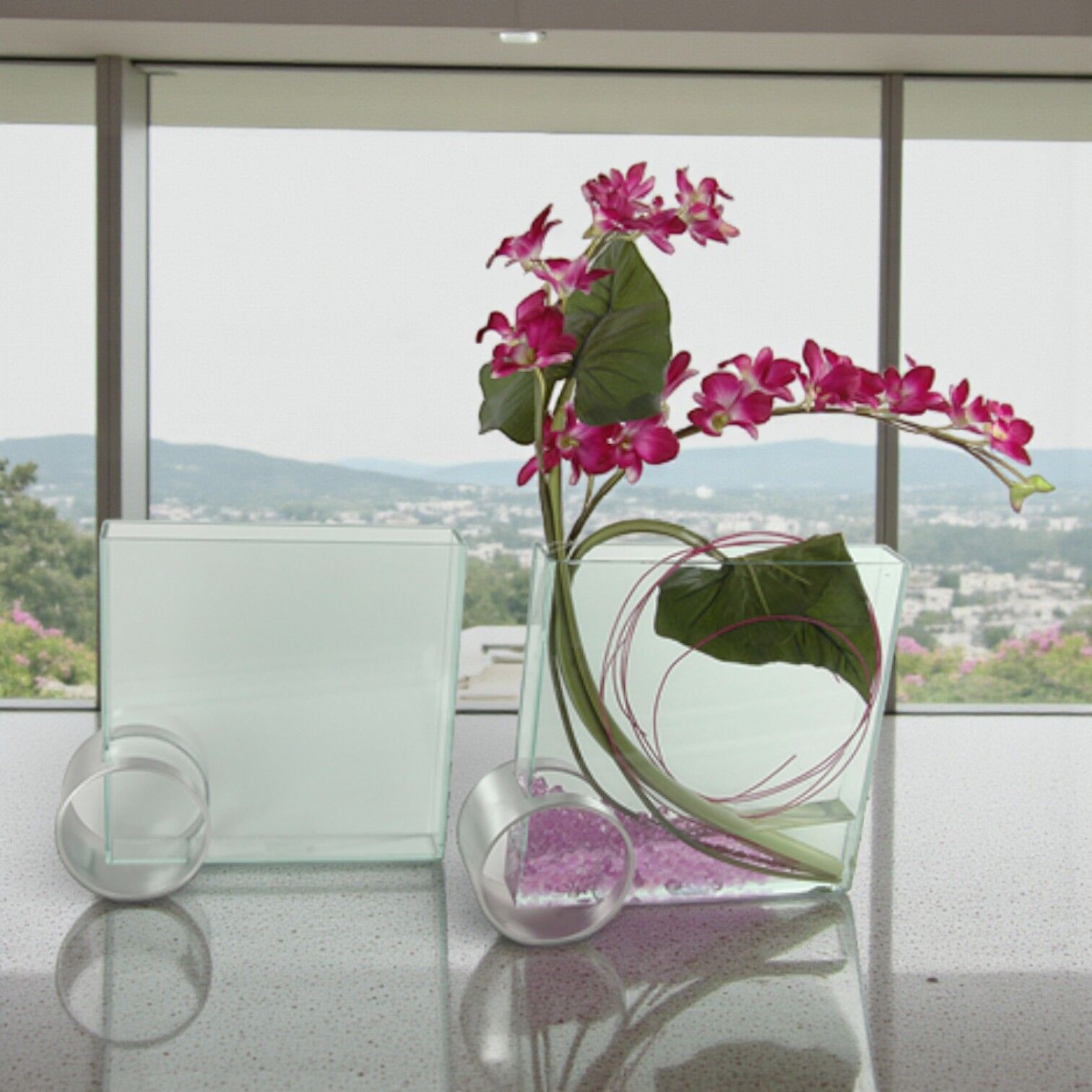 Metal Detaylı Cam Vazo 32x32cm