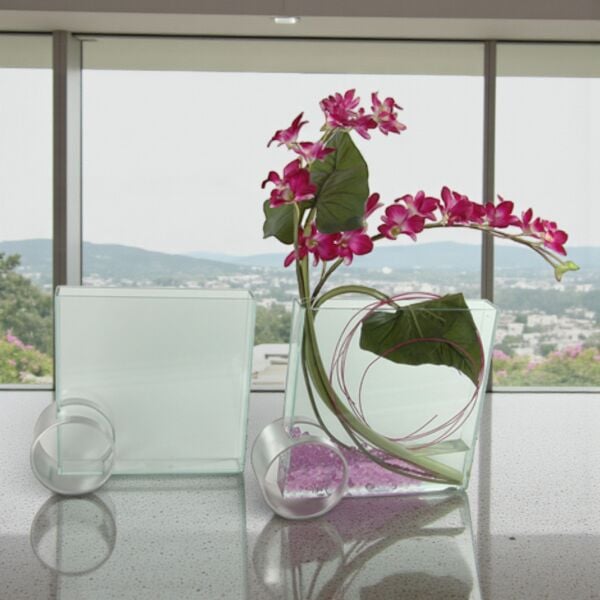 Metal Detaylı Cam Vazo 32x32cm