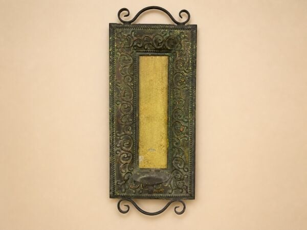 Kabartma Çerçeveli Duvar Mumluğu 67 × 28 cm
