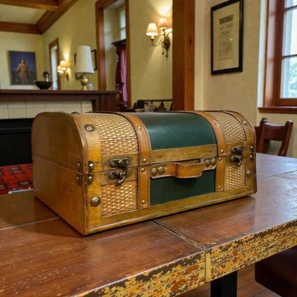 Deri ve Hasır Detaylı Dekoratif Ahşap Sandık (45 cm)