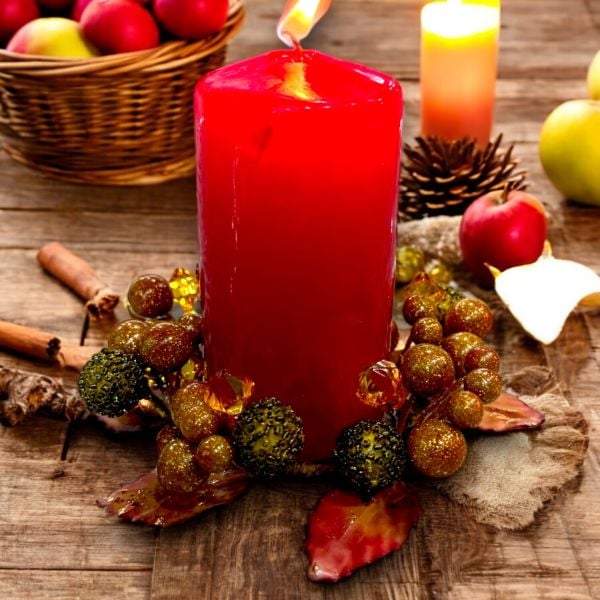 El Yapımı Kristal İşlemeli Bakır ve Altın Renk Detaylı Mumluk Masa Dekoru (13 cm)