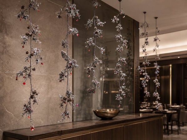 Dekoratif Masa Süsü ve Sarkıt Garland 120 cm – Gümüş