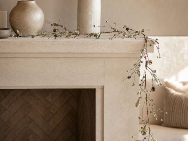 Dekoratif Masa Süsü ve Sarkıt Garland 150 cm – Gümüş ve Yeşil