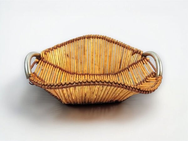 Dekoratif El Yapımı Metal Kulplu Hasır Sepet (49x34x18 cm)