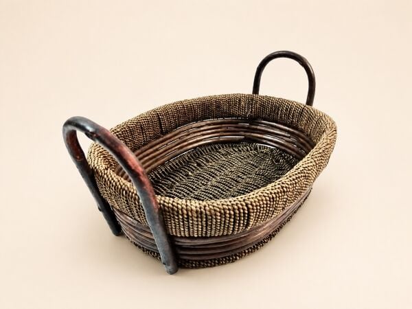 Hasır Sepet – Oval Çift Kulplu Tepsi 44 × 34 × 14 cm