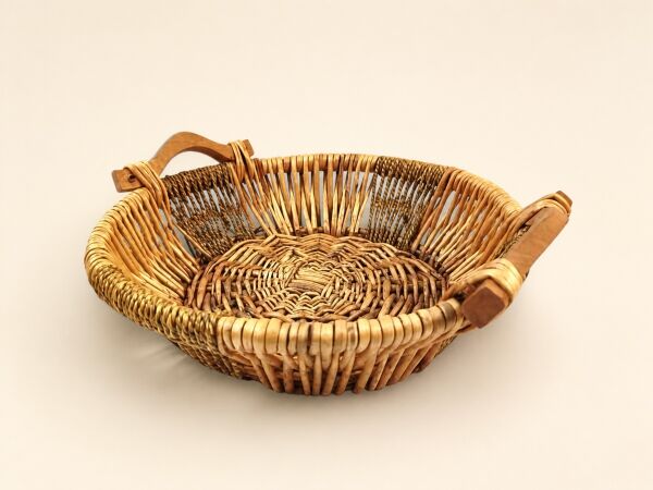 Hasır Sepet – Yuvarlak Ahşap Kulplu Tepsi 30 × 30 × 9 cm