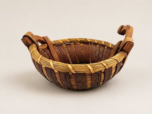 Hasır Sepet – Doğal Rattan Yuvarlak Ahşap Kulplu 30 × 30 × 13 cm