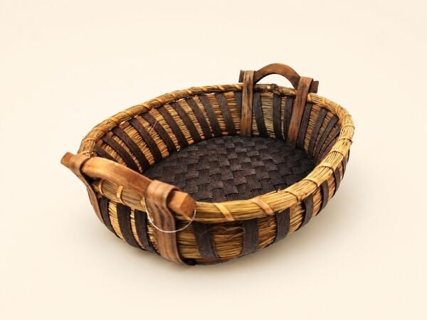 Hasır Sepet – Oval Ahşap Kulplu Tepsi 38 × 28 × 13 cm