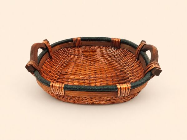 Hasır Sepet – Oval Ahşap Kulplu Yeşil Detaylı Tepsi 40 × 30 × 12 cm