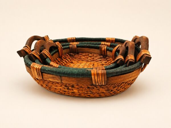 Hasır Sepet – Oval Ahşap Kulplu Yeşil Detaylı Tepsi 40 × 30 × 12 cm