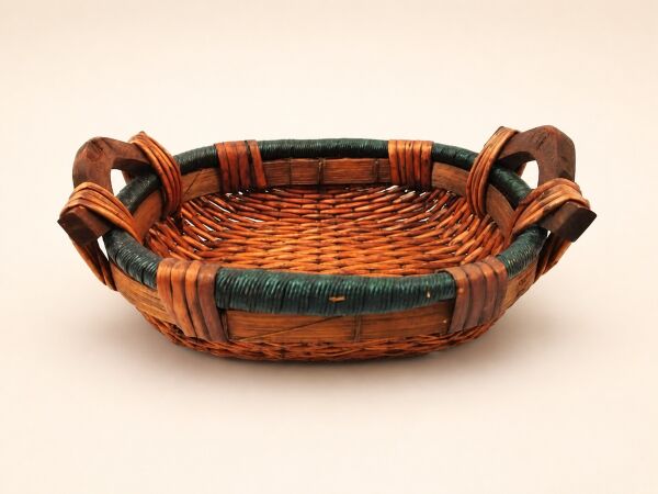 Hasır Sepet – Oval Ahşap Kulplu Yeşil Detaylı Tepsi 32 × 25 × 10 cm