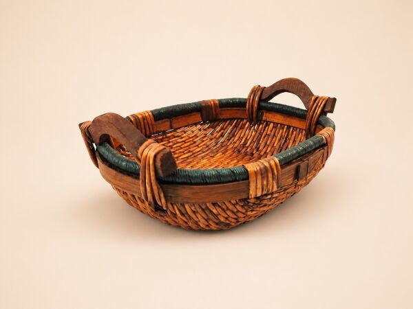 Hasır Sepet – Oval Ahşap Kulplu Yeşil Detaylı Tepsi 32 × 25 × 10 cm