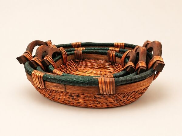Hasır Sepet – Oval Ahşap Kulplu Yeşil Detaylı Tepsi 32 × 25 × 10 cm