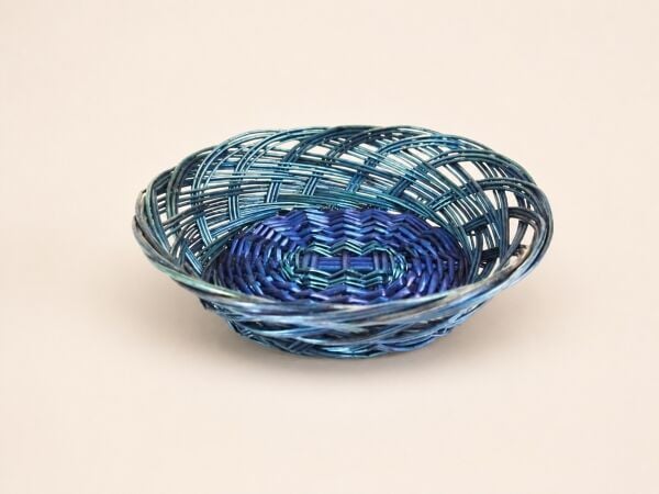 Hasır Sepet – Yuvarlak Mavi Sunum Sepeti 20 × 17 × 6 cm