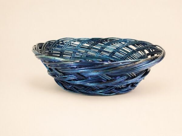 Hasır Sepet – Yuvarlak Mavi Sunum Sepeti 20 × 17 × 6 cm
