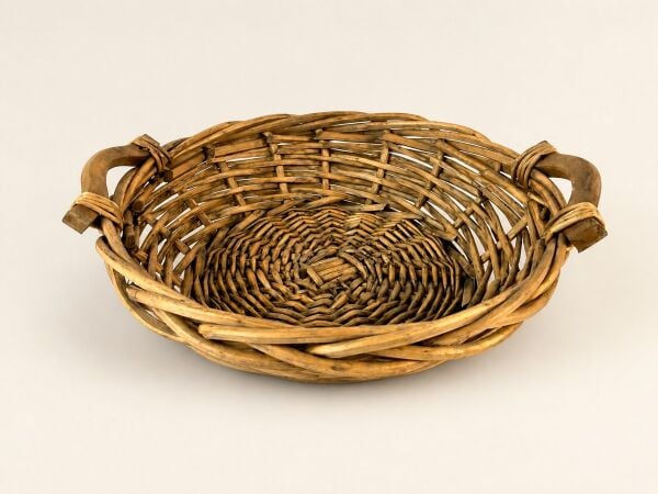 Hasır Sepet – Yuvarlak Ahşap Kulplu Düzenleyici 33 × 33 × 13 cm