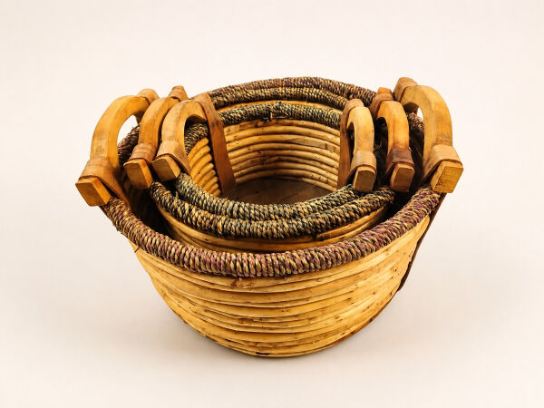 Hasır Sepet – Yuvarlak Ahşap Kulplu Düzenleyici 37 × 37 × 16 cm