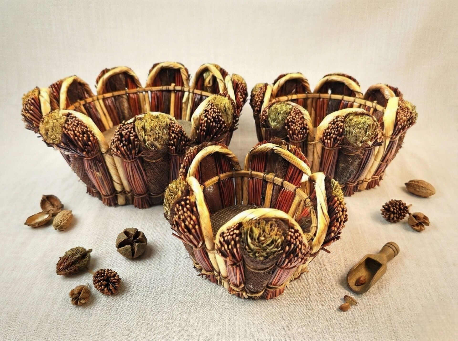 Dekoratif El Yapımı 3'lü Hasır Sepet ve Saksı Seti