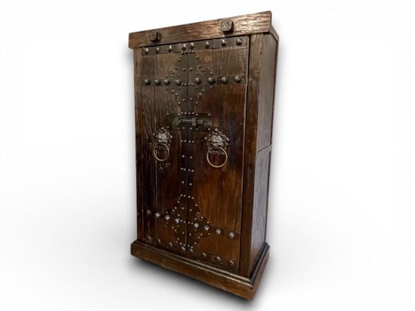 Masif Eskitme Aslan Motifli Han Kapısı Dolap