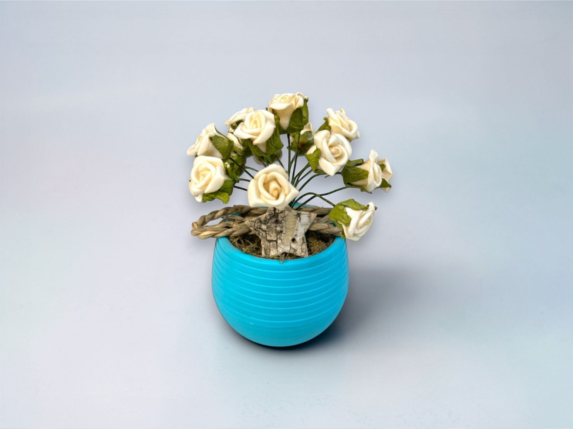 Saksılı Yapay Gül Hasır ve Ahşap Detaylı Beyaz 15 cm